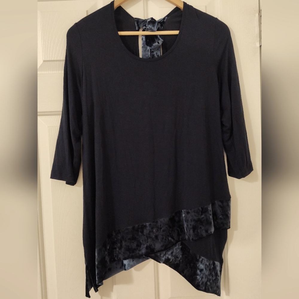 NWT Pebble And Stone Women's Blue Tunic Top, Size small, NWT